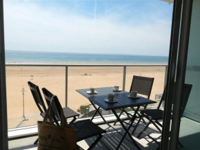 Studio cabine avec balcon près des commerces - FR-1-323-424